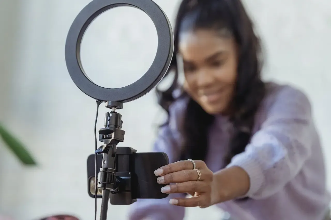 How to Combine Influencer and Product Sample Marketing